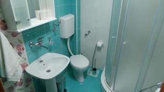 Апартаменты El Mar Apartments Будва Двухместный номер с 1 кроватью и собственной ванной комнатой-1